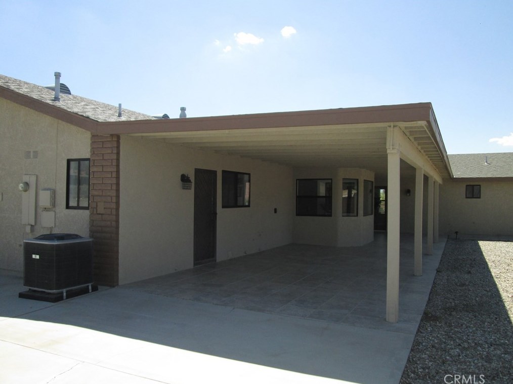 13094 Olathe Rd, Apple Valley CA  92308-4516 exterior