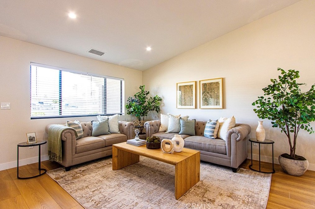 13094 Olathe Rd, Apple Valley CA  92308-4516 exterior