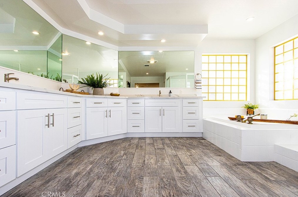 13094 Olathe Rd, Apple Valley CA  92308-4516 exterior