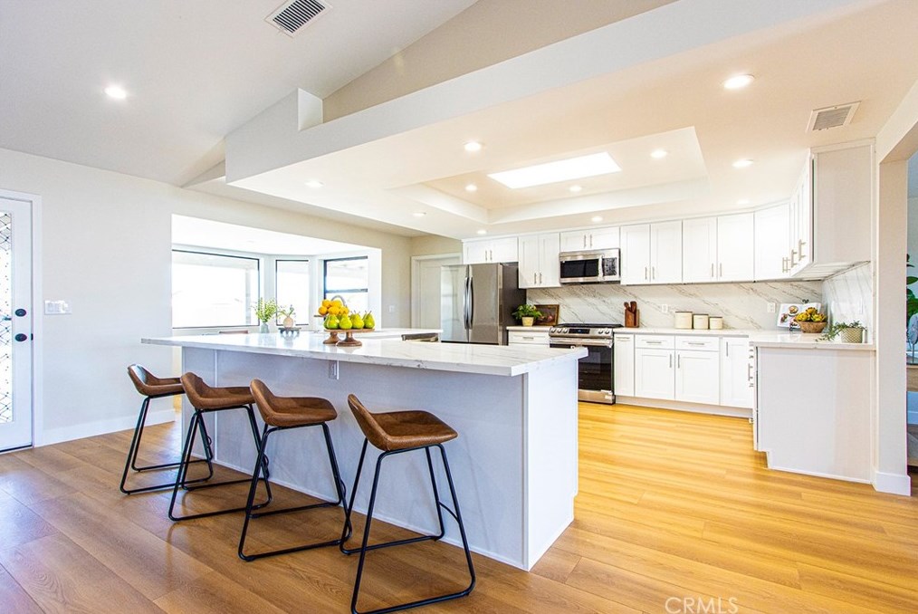 13094 Olathe Rd, Apple Valley CA  92308-4516 exterior