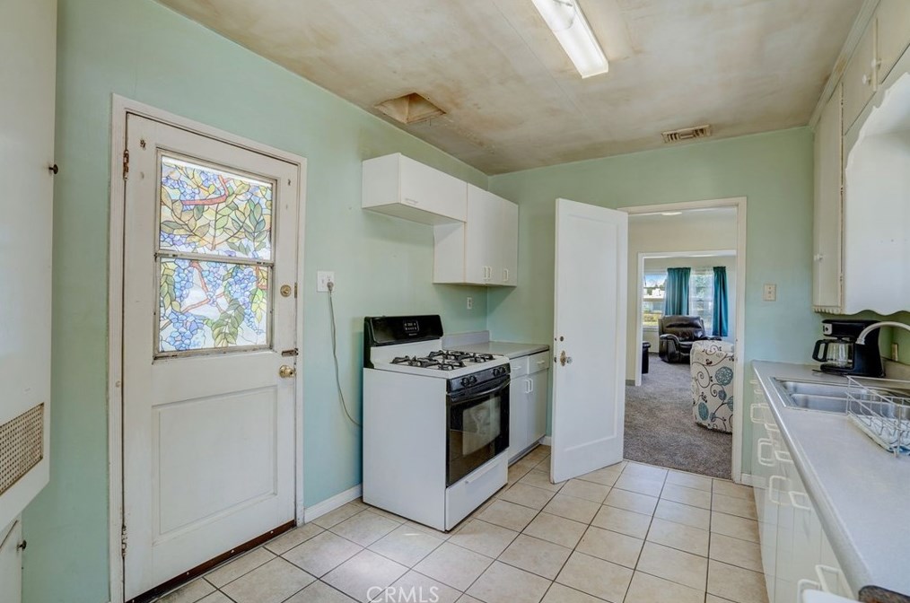 3095 E St, San Bernardino CA  92405-2649 exterior