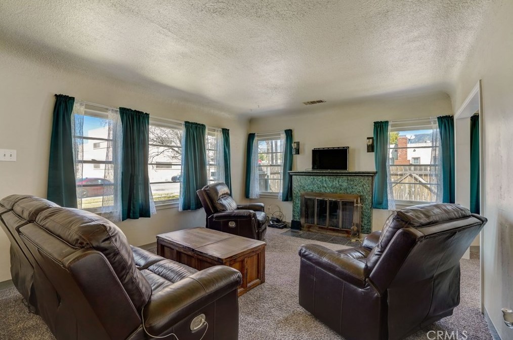 3095 E St, San Bernardino CA  92405-2649 exterior