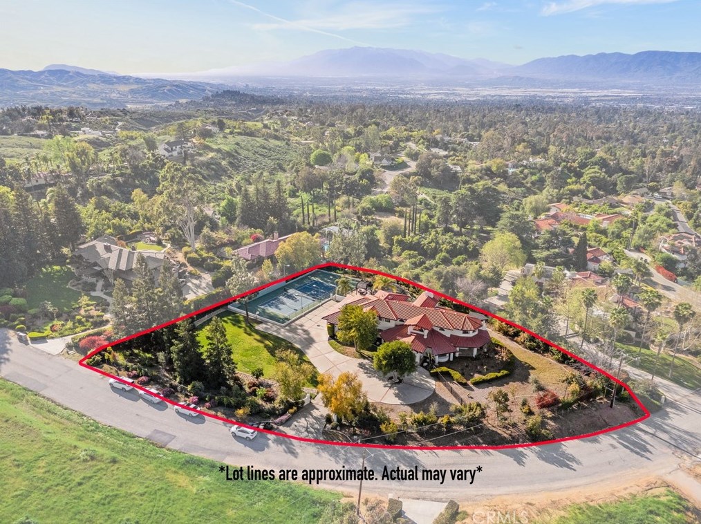 102 Edgemont Dr, Redlands CA  92373-7210 exterior
