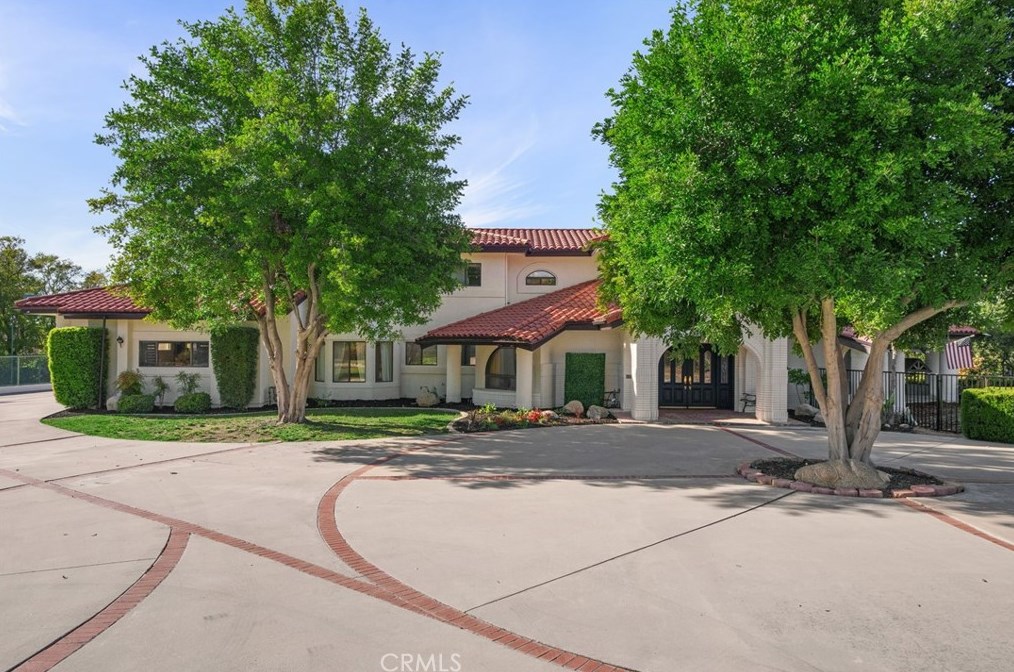 102 Edgemont Dr, Redlands CA  92373-7210 exterior