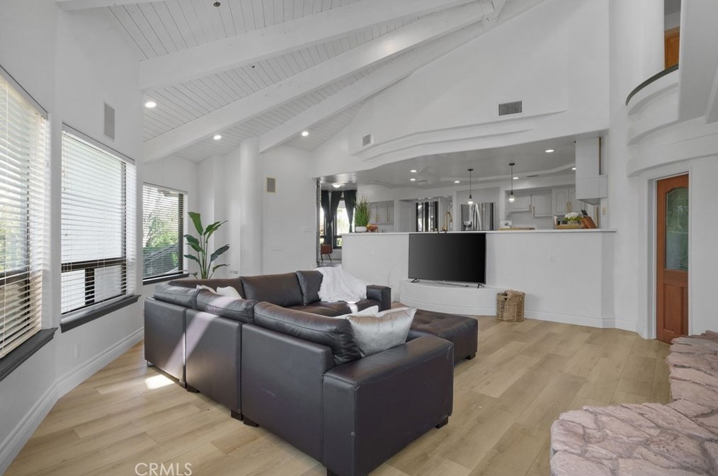 102 Edgemont Dr, Redlands CA  92373-7210 exterior