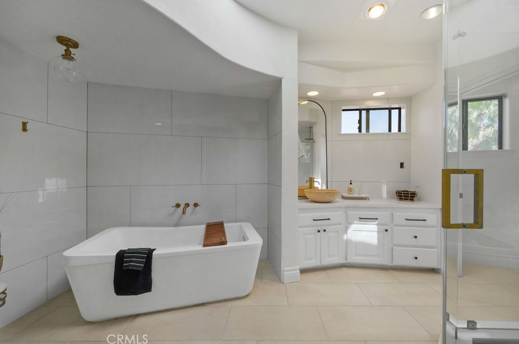 102 Edgemont Dr, Redlands CA  92373-7210 exterior