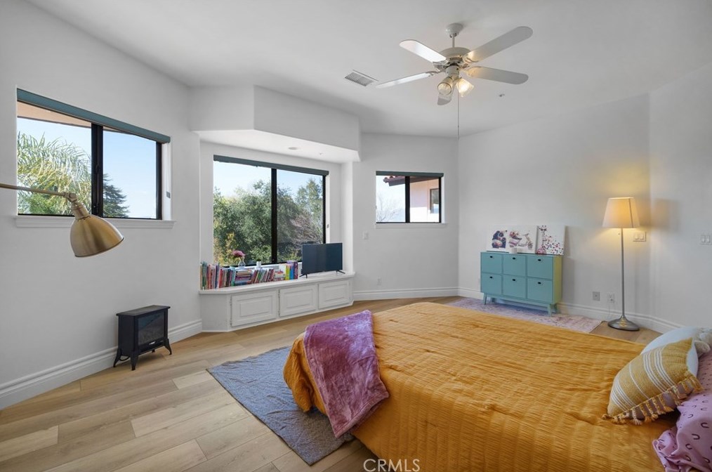 102 Edgemont Dr, Redlands CA  92373-7210 exterior