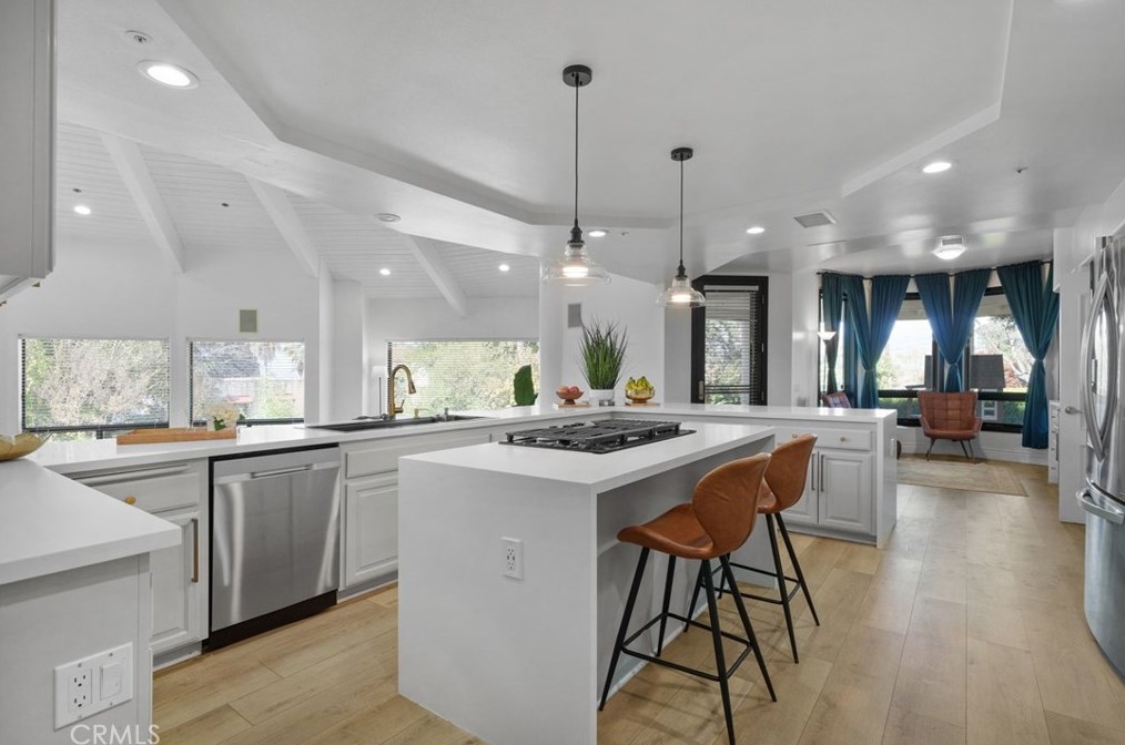 102 Edgemont Dr, Redlands CA  92373-7210 exterior