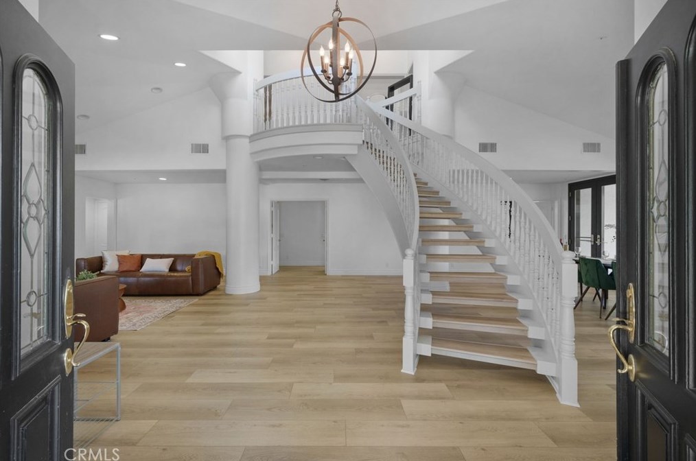 102 Edgemont Dr, Redlands CA  92373-7210 exterior