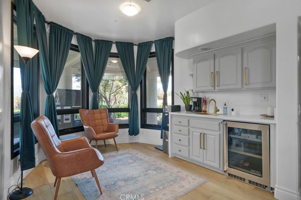 102 Edgemont Dr, Redlands CA  92373-7210 exterior