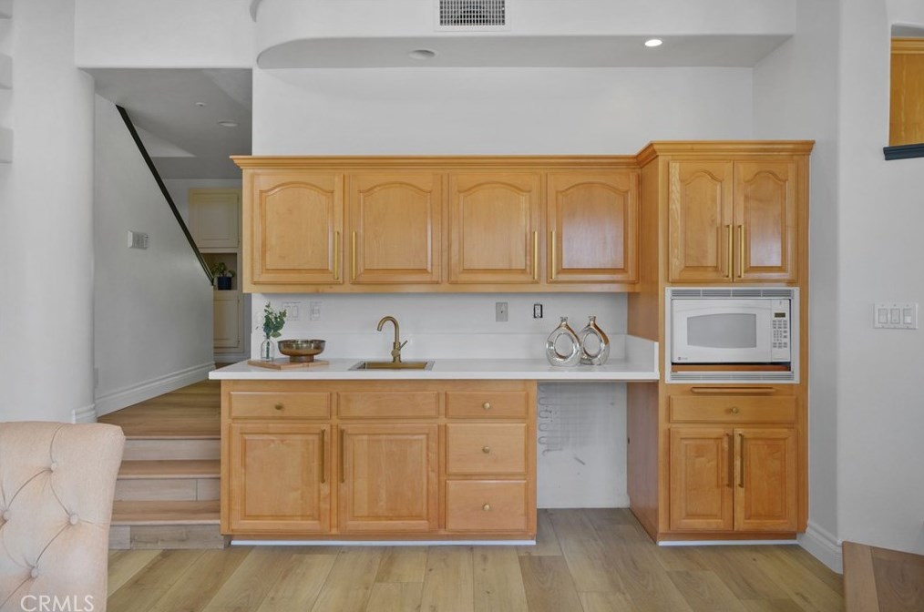 102 Edgemont Dr, Redlands CA  92373-7210 exterior