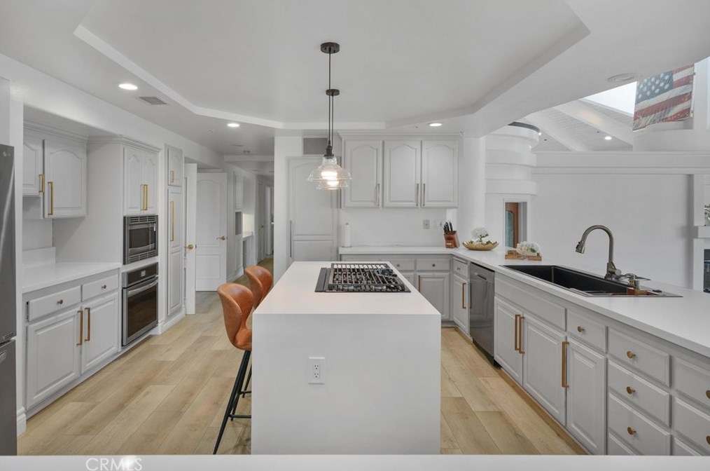 102 Edgemont Dr, Redlands CA  92373-7210 exterior