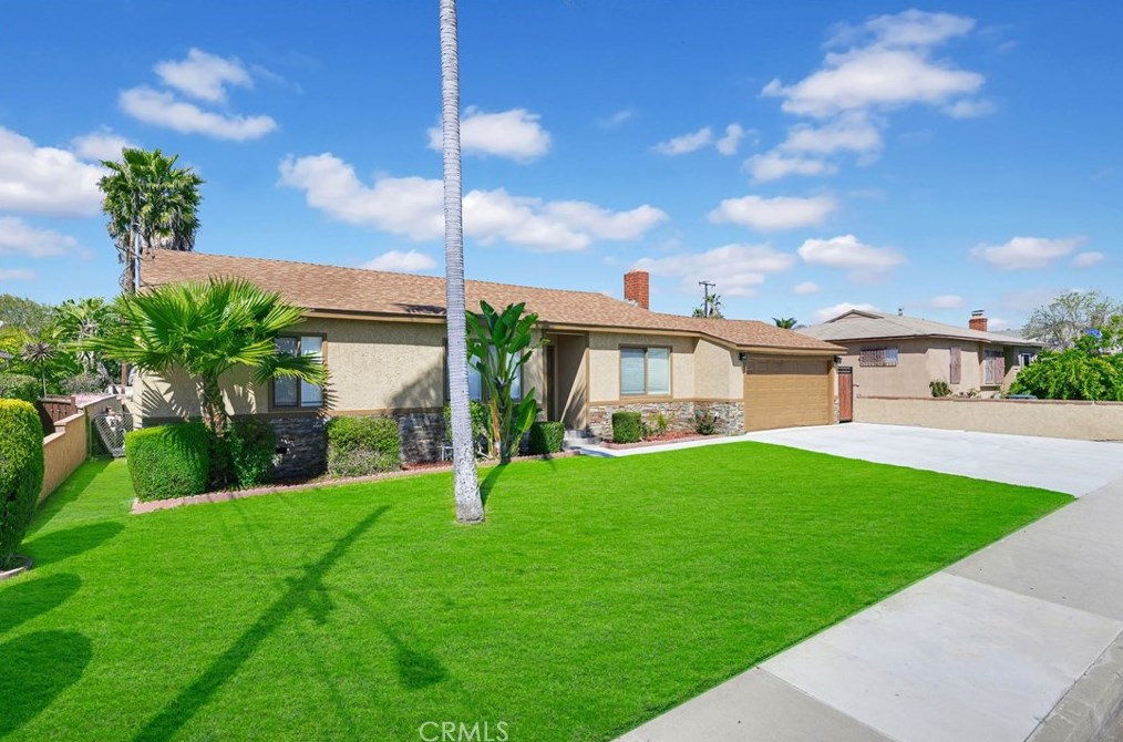 12209 Berendo Ave, Los Angeles CA  90044-2938 exterior