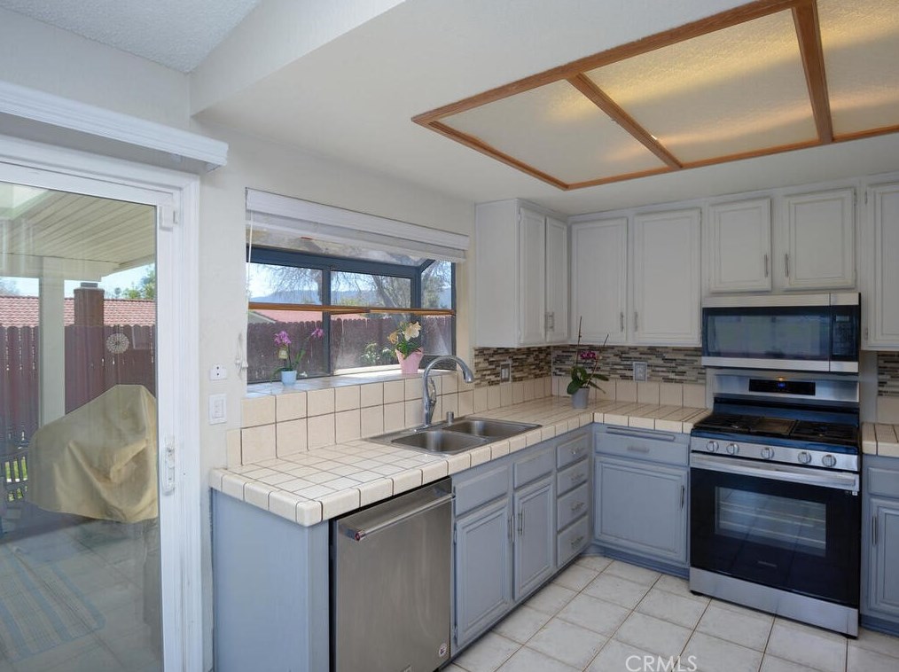 232 Broadway St, Lake Elsinore CA  92530-5122 exterior