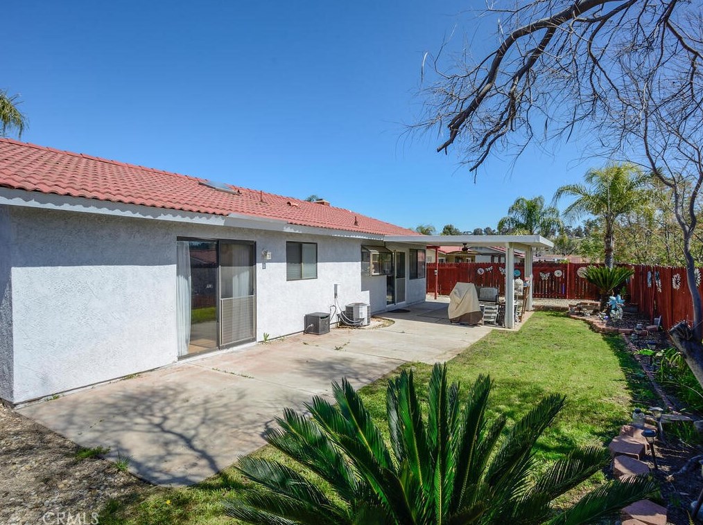232 Broadway St, Lake Elsinore CA  92530-5122 exterior