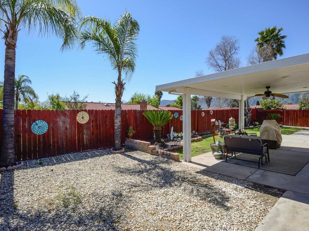 232 Broadway St, Lake Elsinore CA  92530-5122 exterior