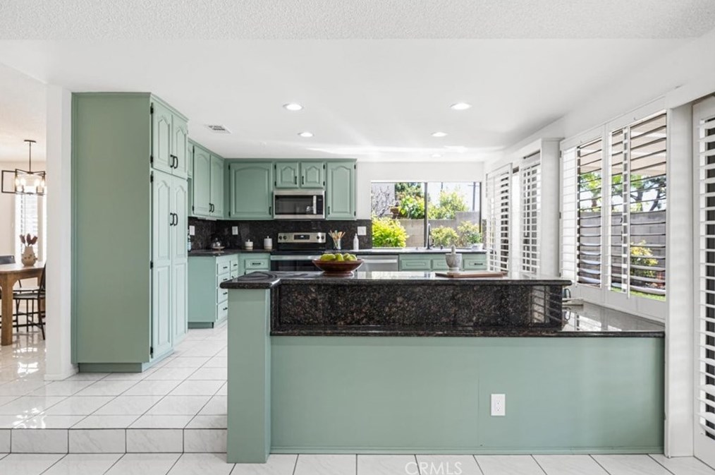 12526 Inglenook Ln, Artesia CA  90703-7837 exterior