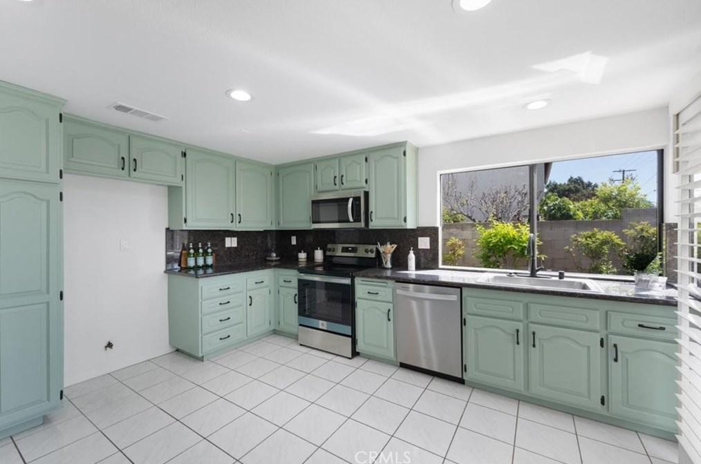 12526 Inglenook Ln, Artesia CA  90703-7837 exterior