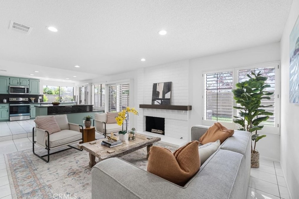 12526 Inglenook Ln, Artesia CA  90703-7837 exterior