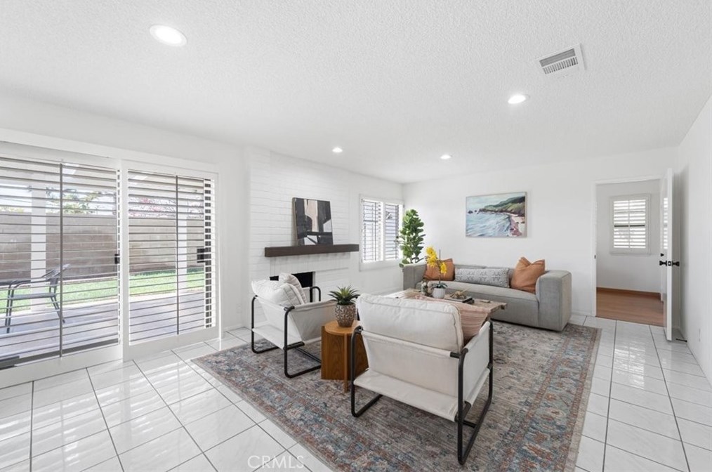 12526 Inglenook Ln, Artesia CA  90703-7837 exterior