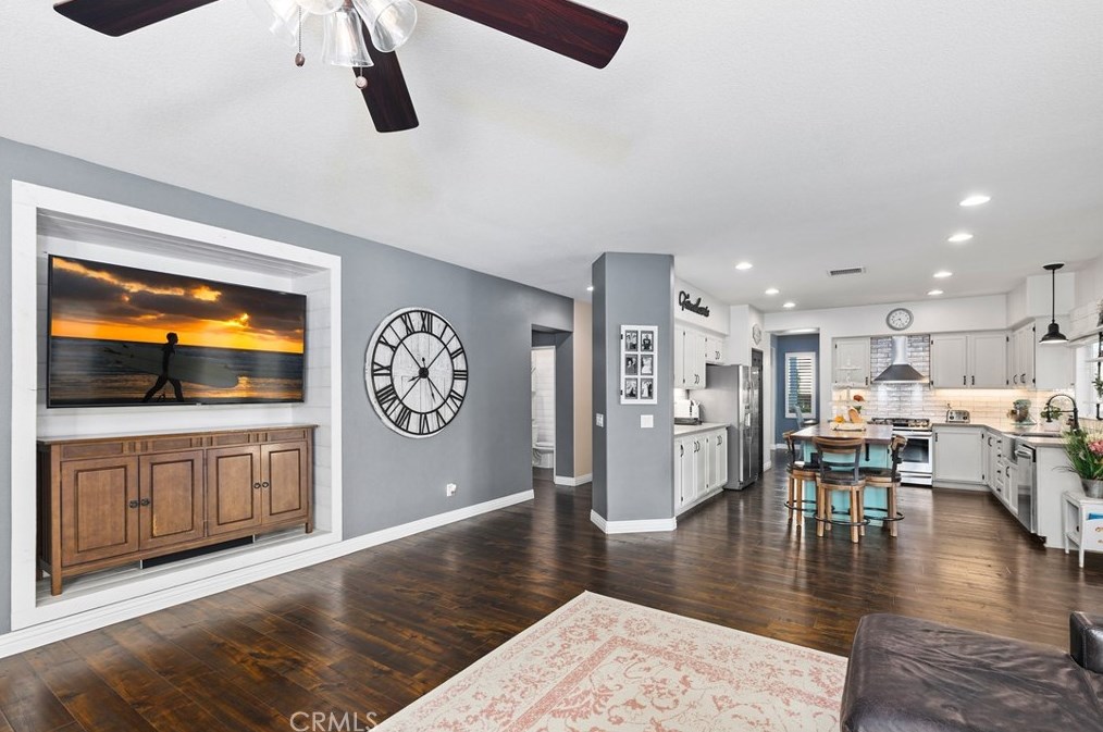 17565 Cedarwood Dr, Riverside CA  92503-7037 exterior