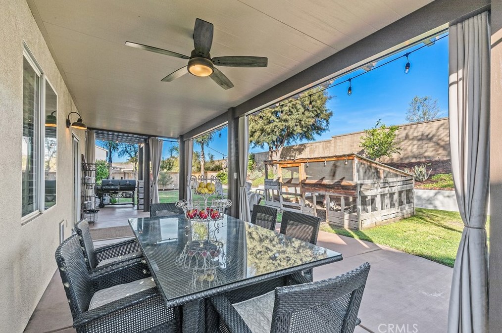 17565 Cedarwood Dr, Riverside CA  92503-7037 exterior