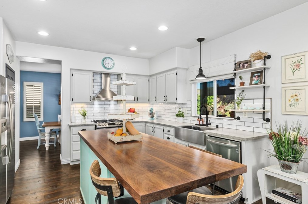 17565 Cedarwood Dr, Riverside CA  92503-7037 exterior