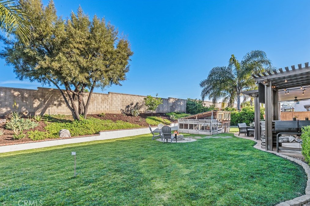 17565 Cedarwood Dr, Riverside CA  92503-7037 exterior