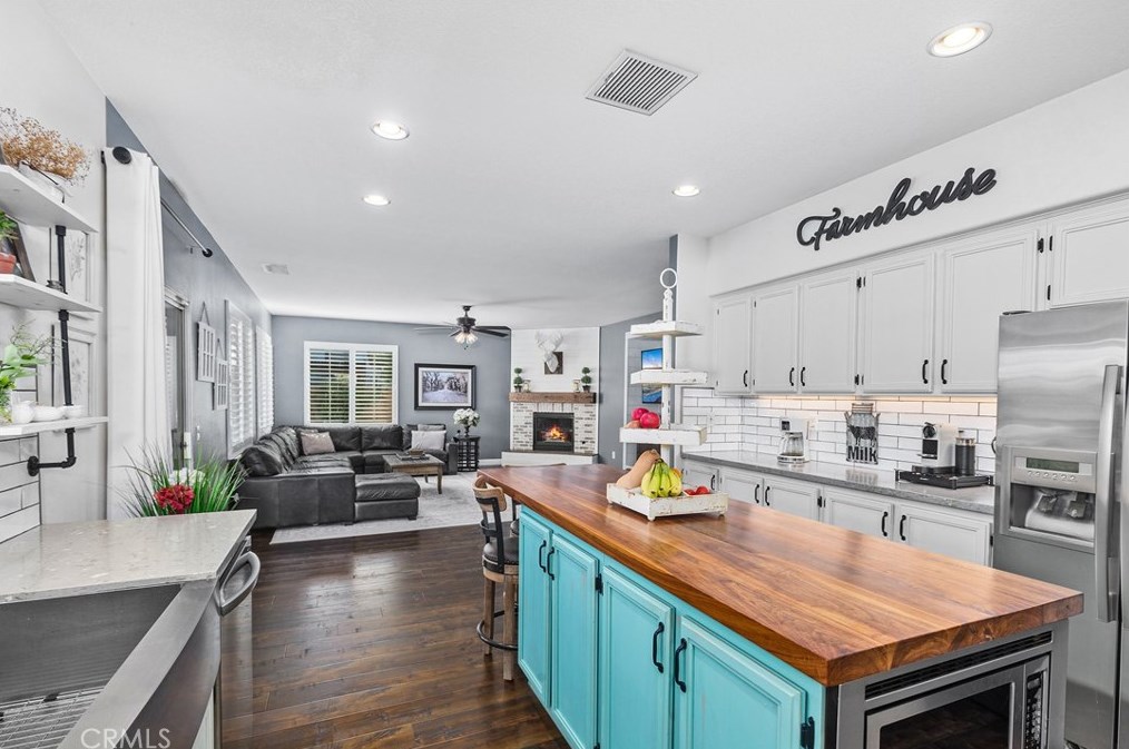 17565 Cedarwood Dr, Riverside CA  92503-7037 exterior