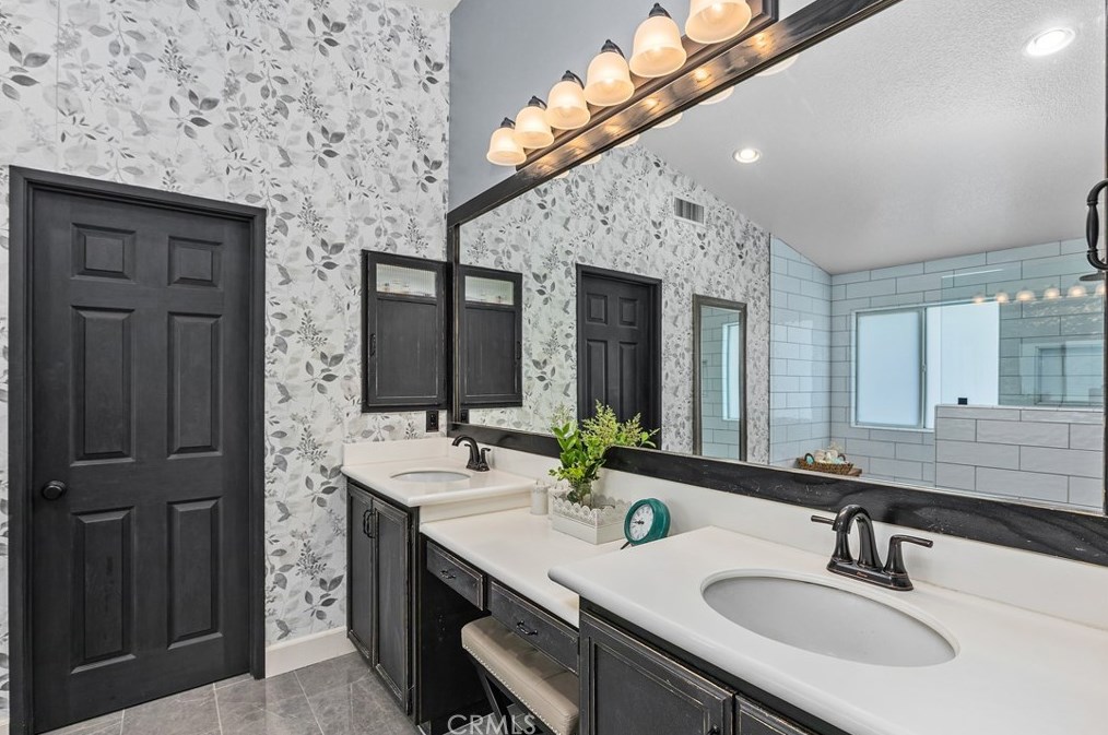 17565 Cedarwood Dr, Riverside CA  92503-7037 exterior