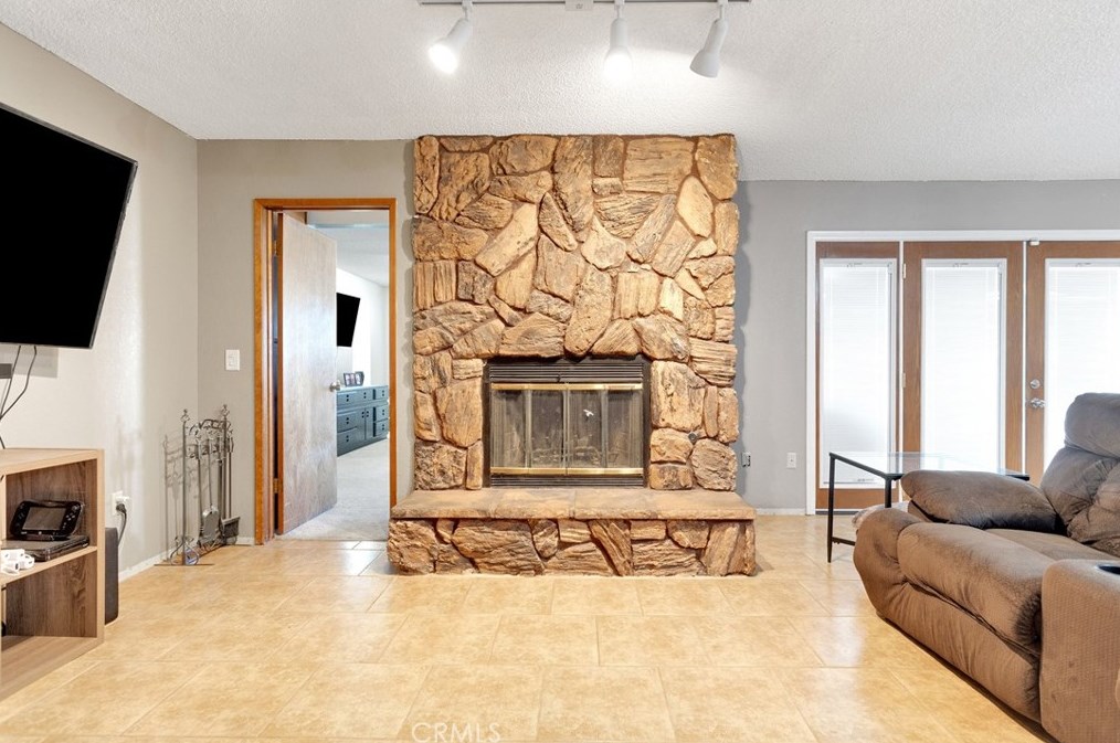 2001 Garnet Ave, Barstow CA  92311-4747 exterior