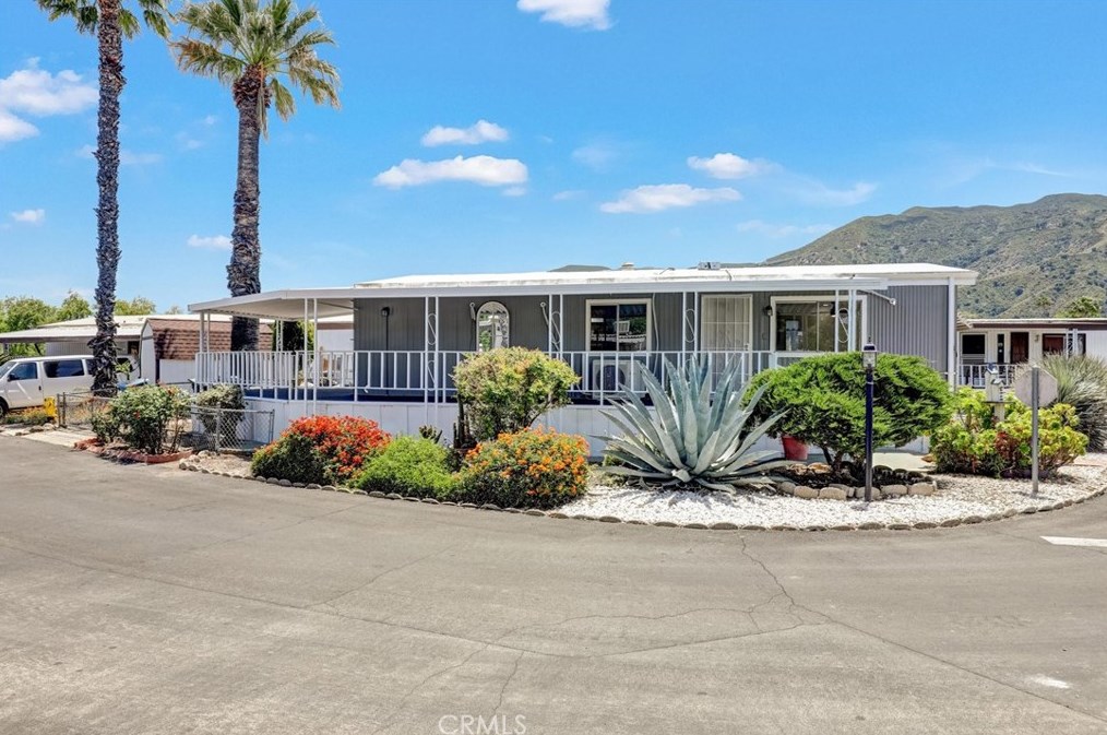 32900 Riverside Dr, Lake Elsinore CA  92530-7842 exterior