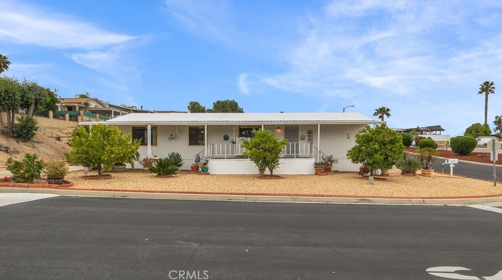 38124 Via Del Largo, Murrieta CA  92563-5687 exterior