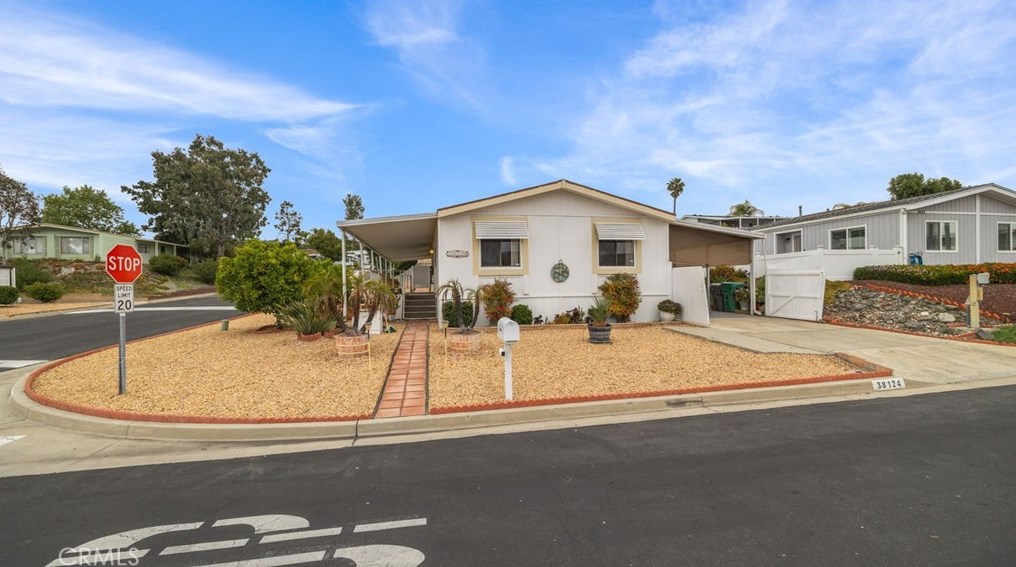 38124 Via Del Largo, Murrieta CA  92563-5687 exterior