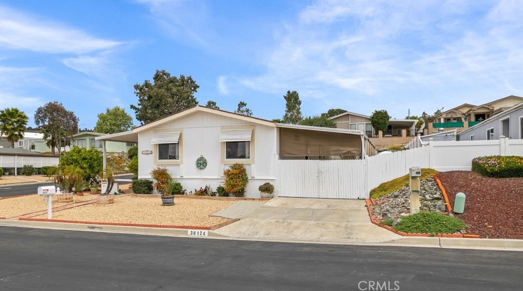 38124 Via Del Largo, Murrieta CA  92563-5687 exterior