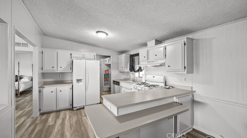 38124 Via Del Largo, Murrieta CA  92563-5687 exterior