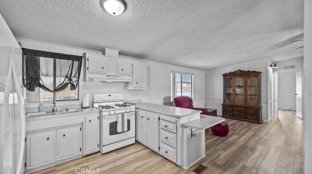 38124 Via Del Largo, Murrieta CA  92563-5687 exterior