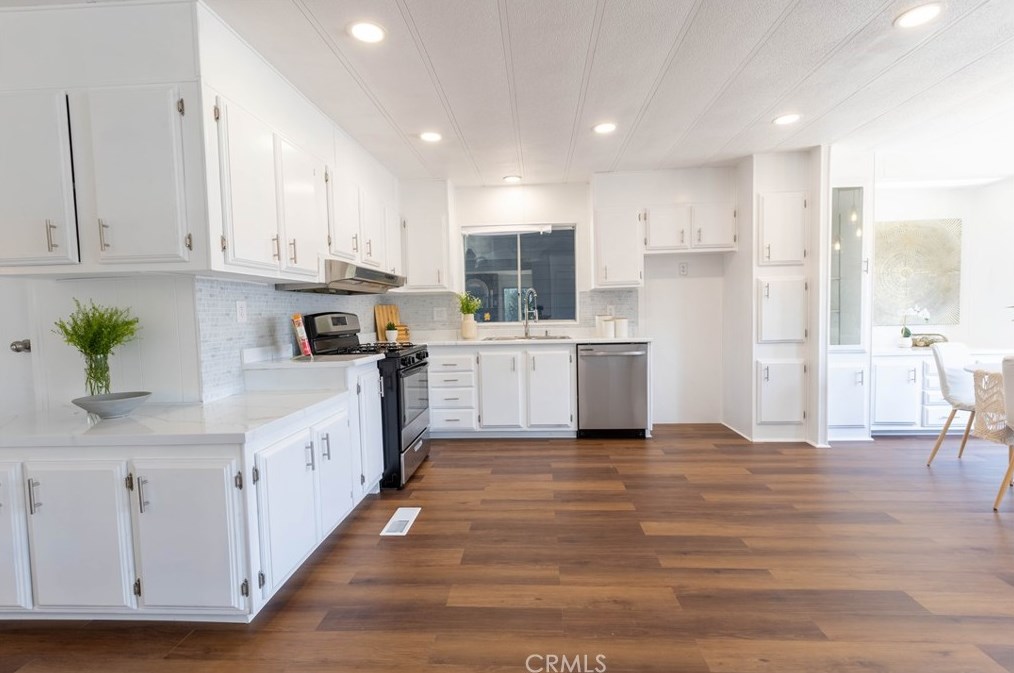 43374 Olive Ave, Hemet CA  92544-1951 exterior