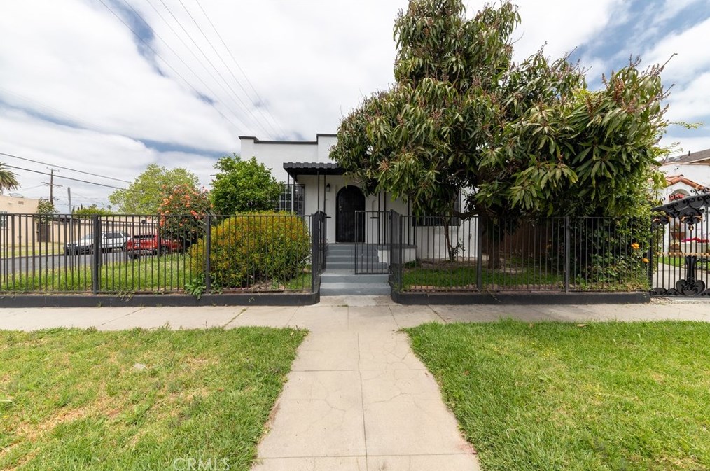 701 76th Pl, Los Angeles CA  90001-2808 exterior