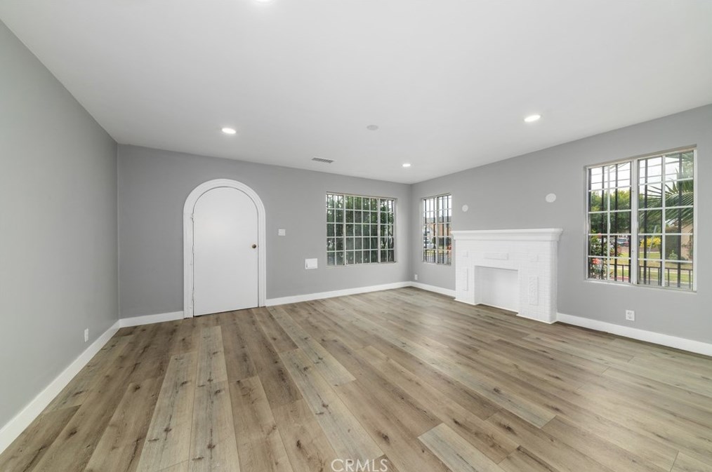 701 76th Pl, Los Angeles CA  90001-2808 exterior
