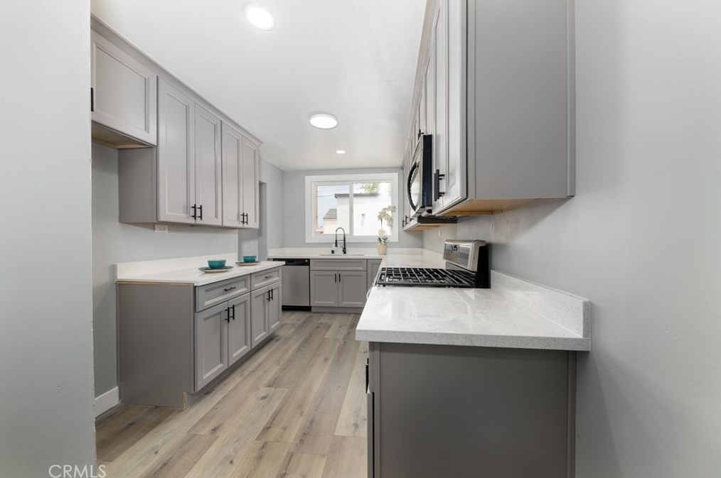 701 76th Pl, Los Angeles CA  90001-2808 exterior
