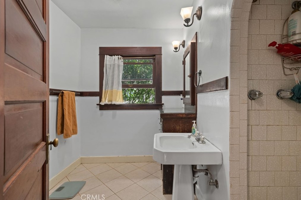 3944 Linwood Pl, Riverside CA  92506-1890 exterior