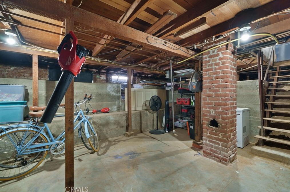 3944 Linwood Pl, Riverside CA  92506-1890 exterior