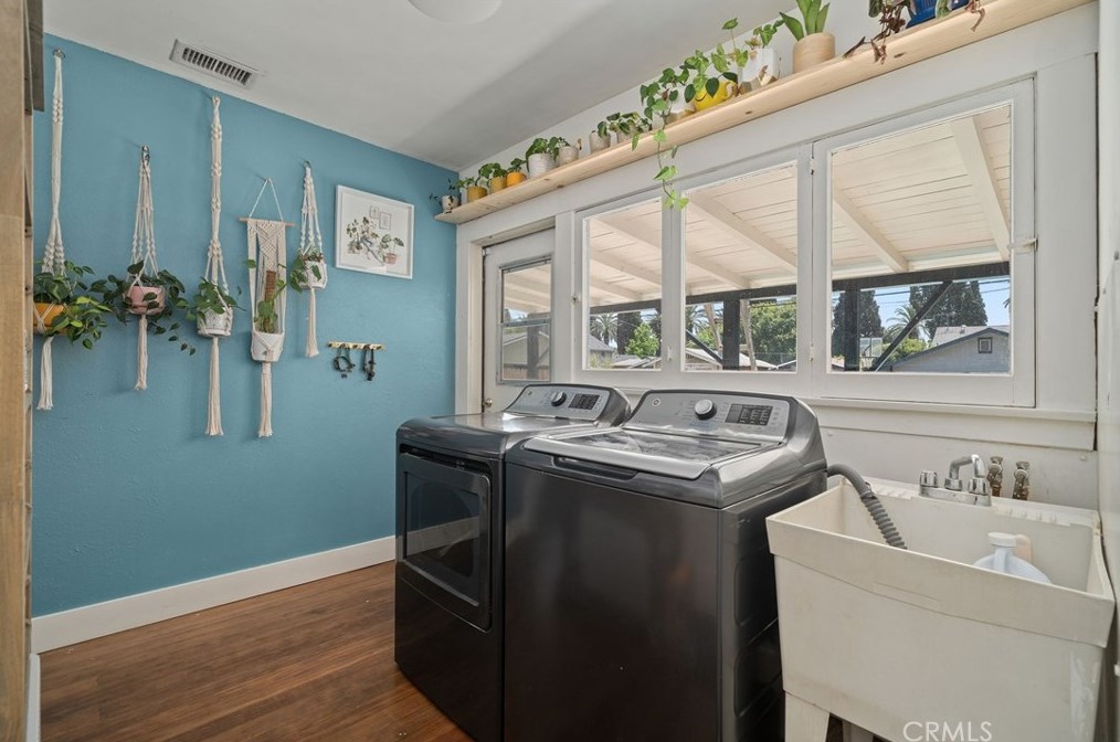 3944 Linwood Pl, Riverside CA  92506-1890 exterior