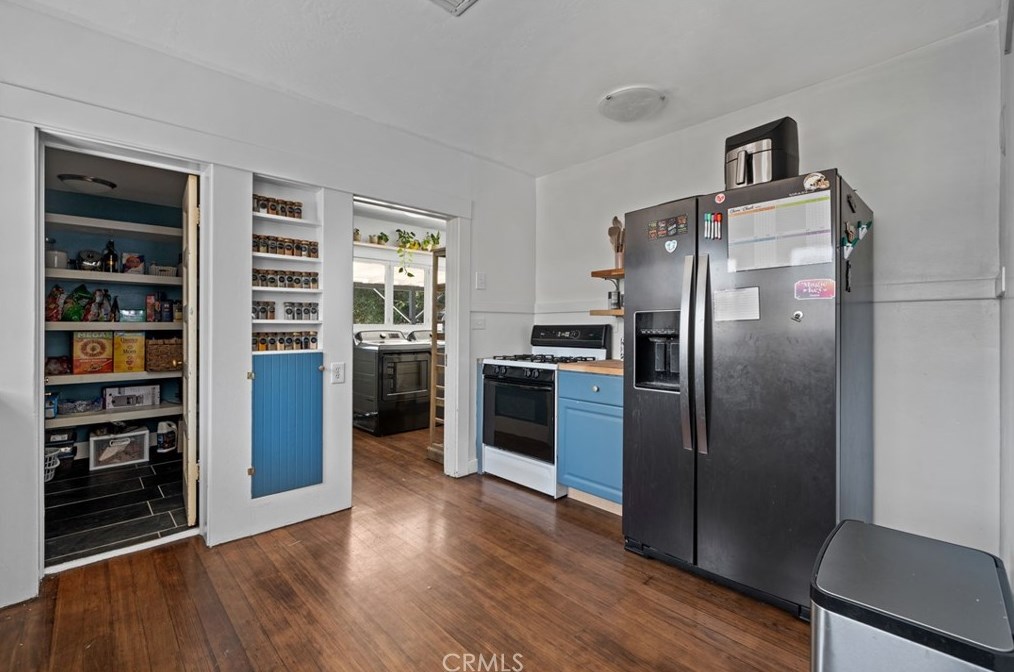 3944 Linwood Pl, Riverside CA  92506-1890 exterior