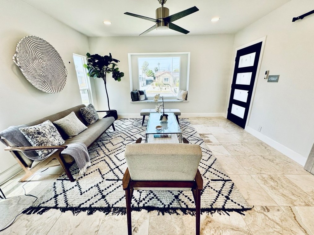 542 103rd St, Los Angeles CA 90044-4538 exterior