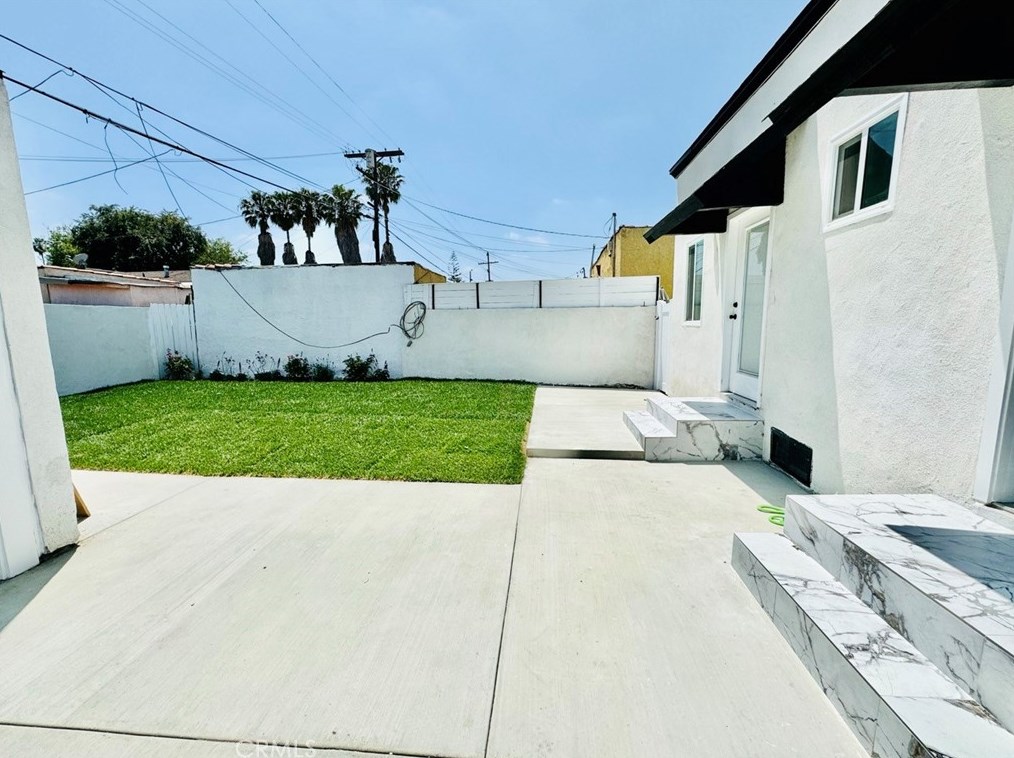 542 103rd St, Los Angeles CA 90044-4538 exterior