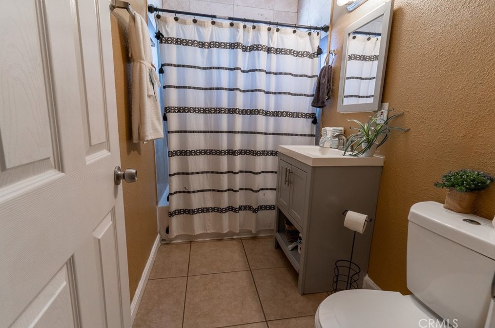 16545 Barbee St, Fontana CA  92336-2567 exterior