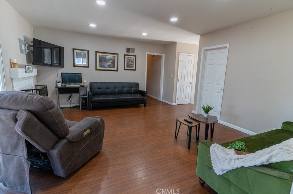 16545 Barbee St, Fontana CA  92336-2567 exterior