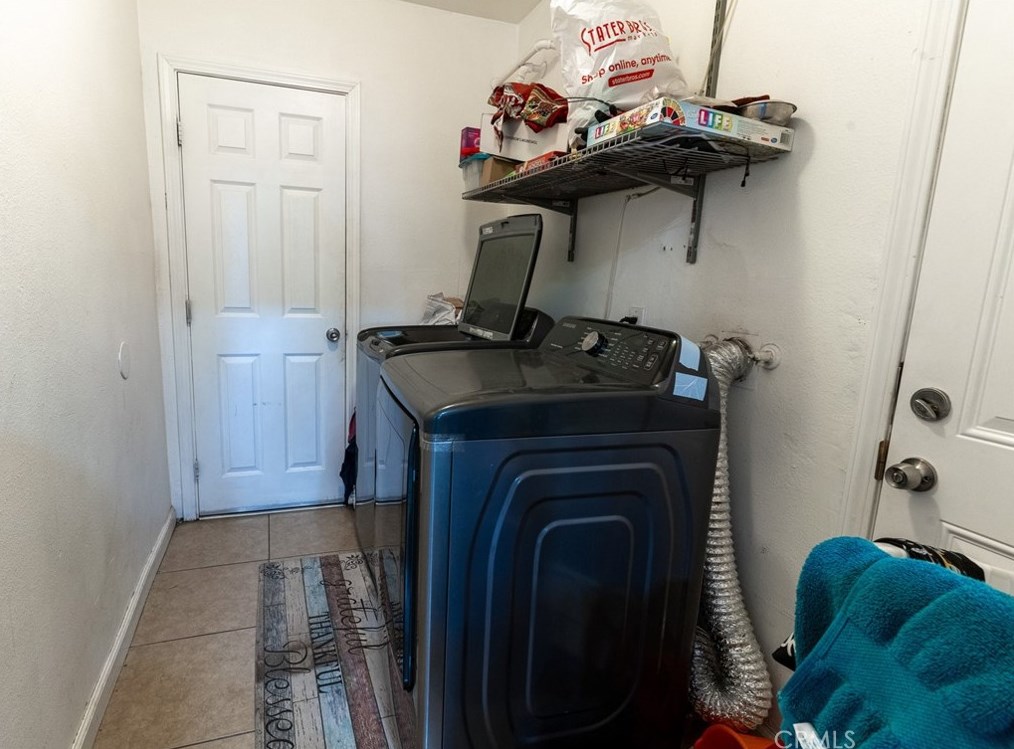 16545 Barbee St, Fontana CA  92336-2567 exterior